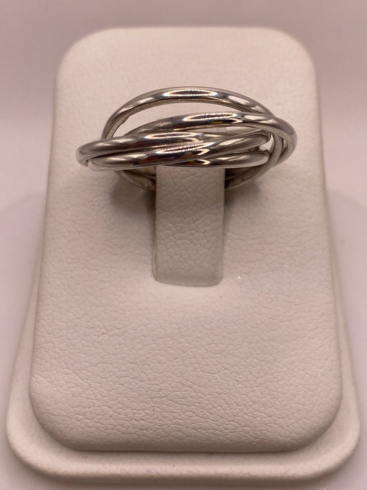 Anillo Semanario Quíntuple en Plata .925 en báscula mostrando peso