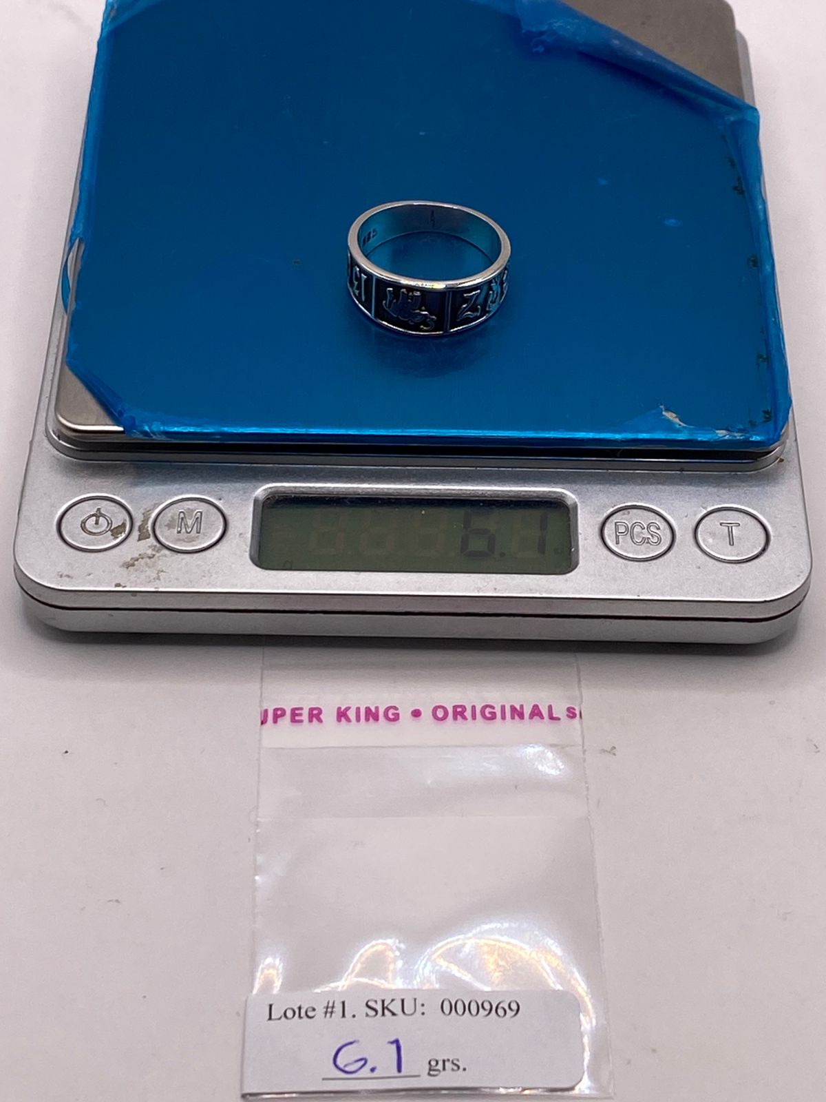 Anillo con Símbolos de la Suerte de Plata Ley .925, peso en gramos (báscula)