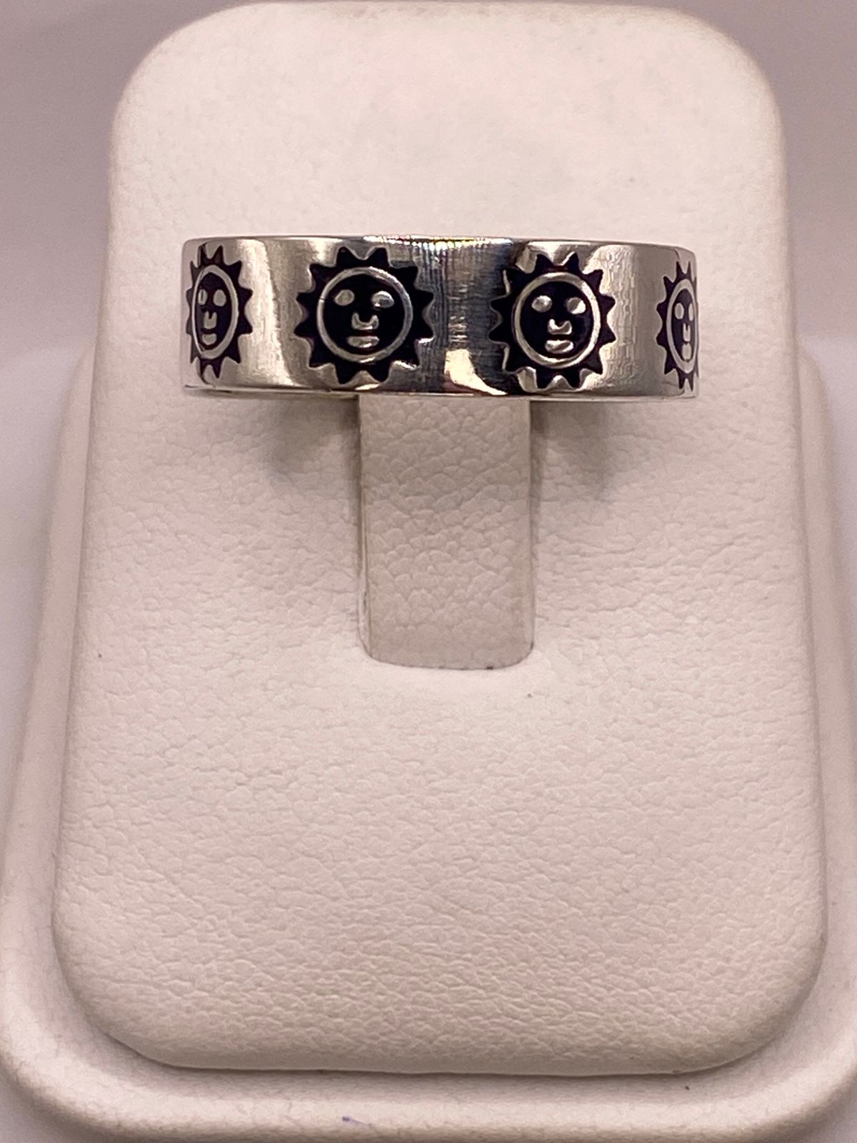 Anillo Sol Sonriente de Plata .925 — ángulo diagonal