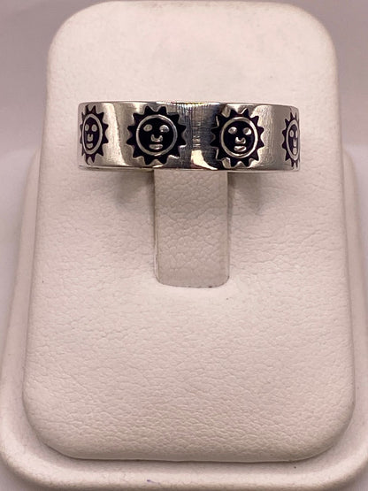 Anillo Sol Sonriente de Plata .925 — ángulo diagonal