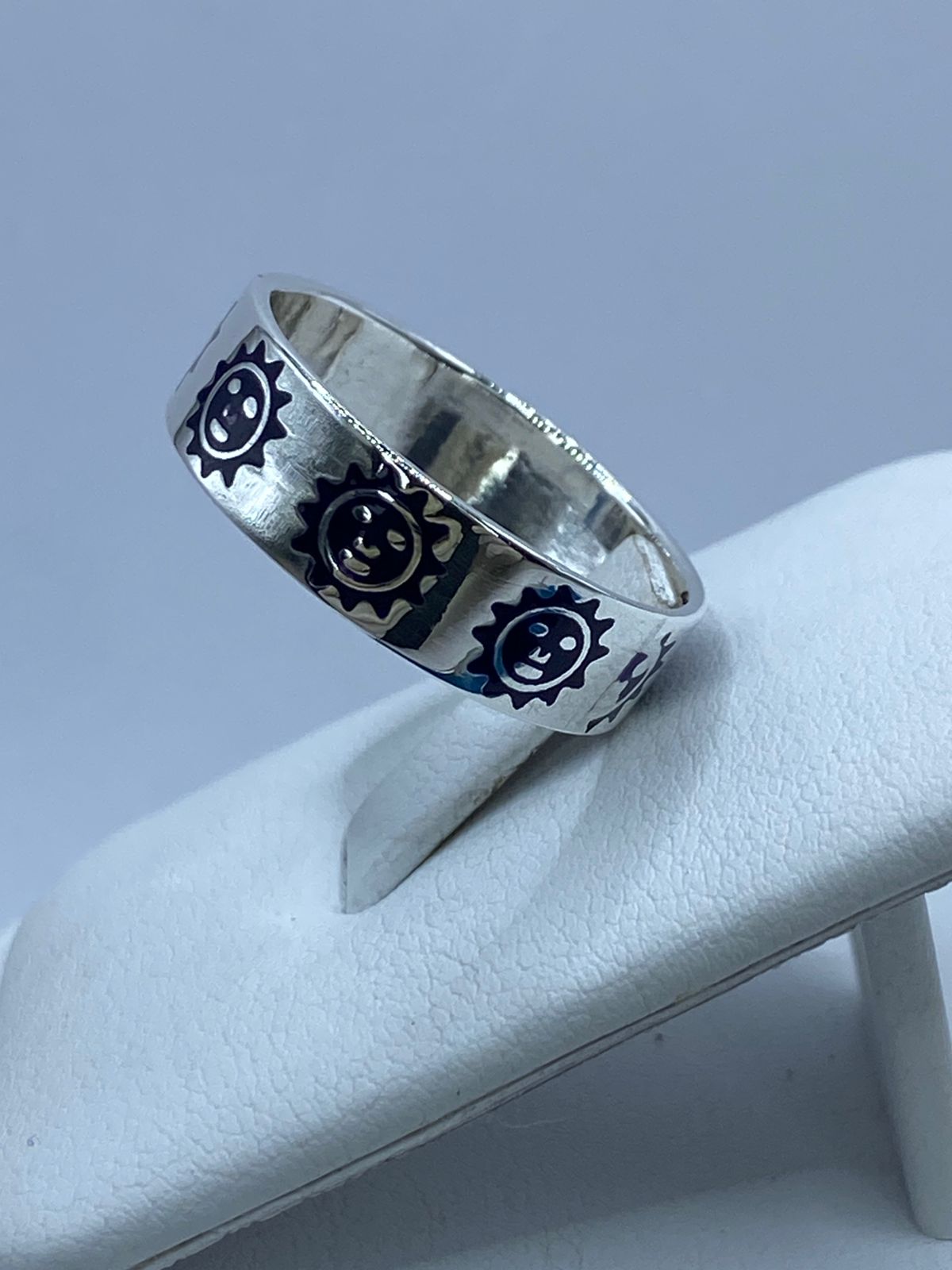 Anillo Soles en Plata .925 con Lápiz Lazuli Morado, vista frontal