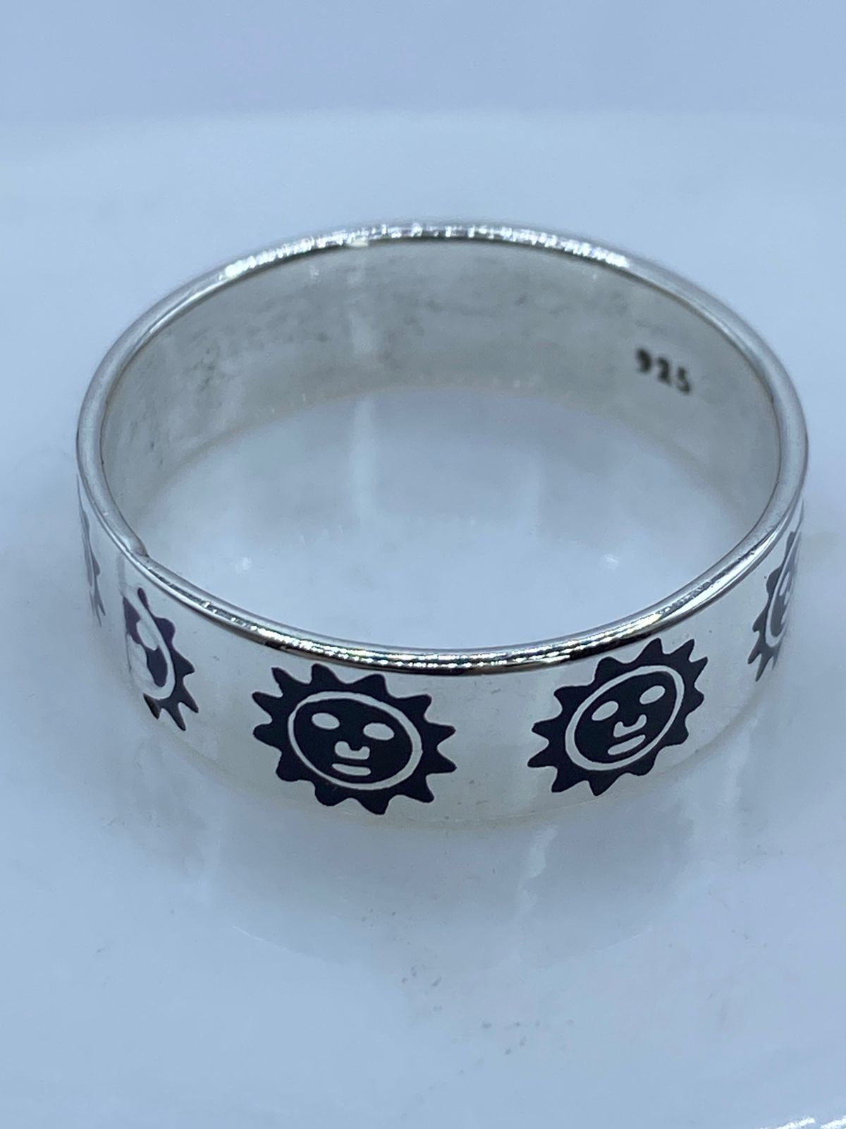 Anillo Soles en Plata .925 con Lápiz Lazuli Morado, sello de autenticidad Plata Ley .925