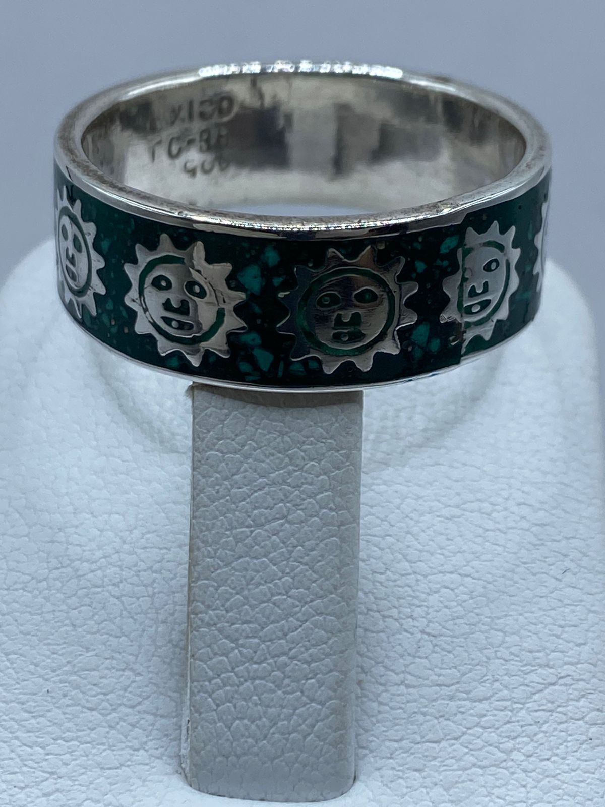 Anillo Soles Prehispánicos en Plata .925 con Malaquita Natural, sello de autenticidad Plata Ley .925