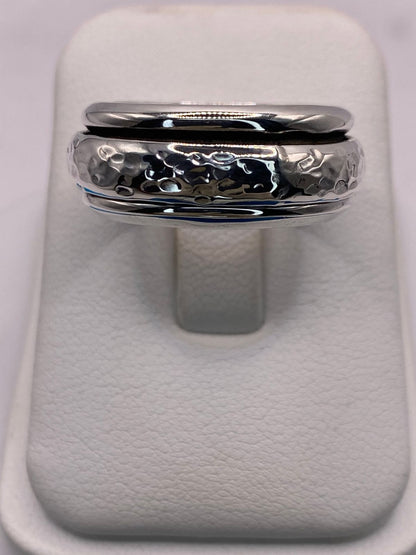 Anillo Spinner Martillado en Plata .925 — vista lateral