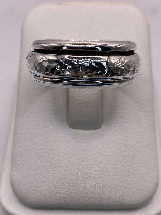 Anillo Spinner Martillado en Plata .925 — vista lateral