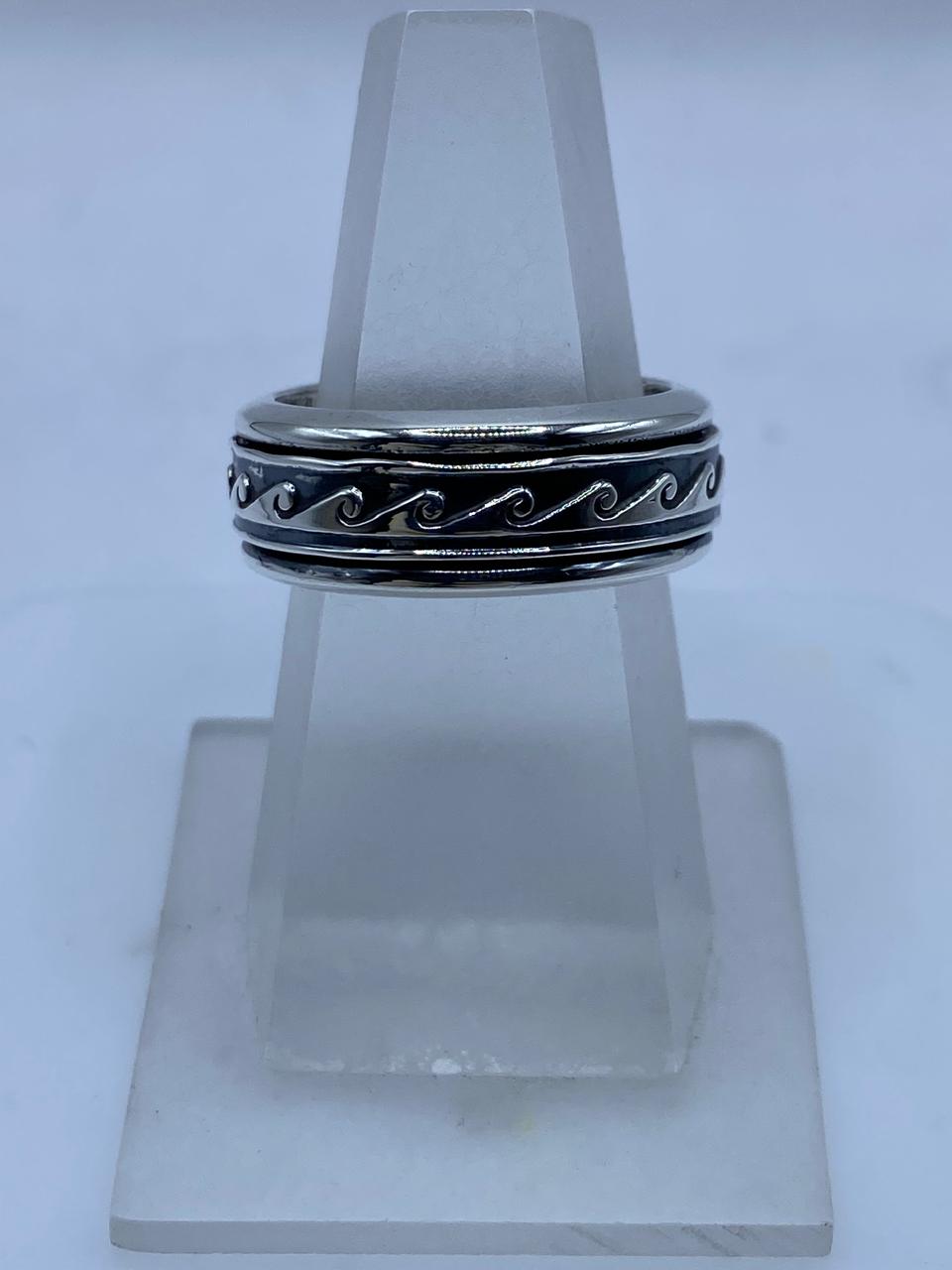 Anillo Spinner Olas Estilizadas en Plata .925, vista frontal