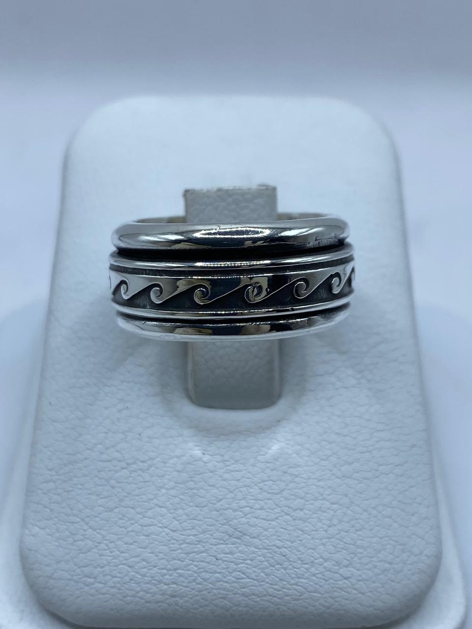 Anillo Spinner Olas Estilizadas en Plata .925, vista frontal