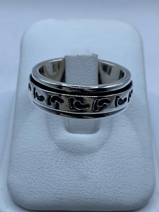 Anillo Spinner de Plata .925 con Diseño de Huellas — vista lateral