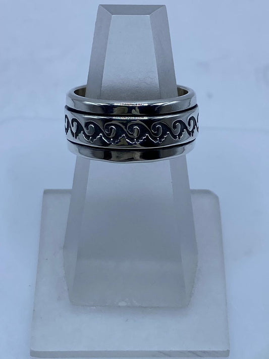 Anillo Spinner de Plata .925 con Diseño de Olas — vista lateral