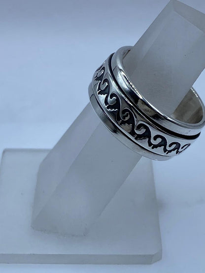 Anillo Spinner de Plata .925 con Diseño de Olas, vista lateral