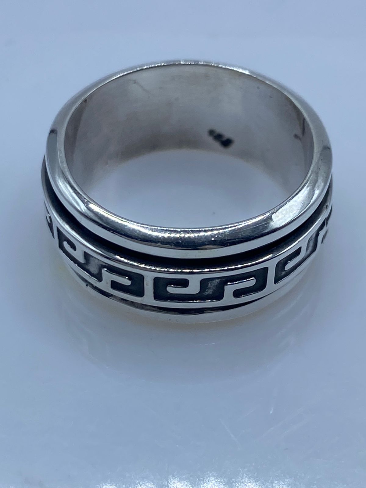 Anillo Spinner de Plata .925 con Greca Clásica Oscurecida, sello de autenticidad Plata Ley .925