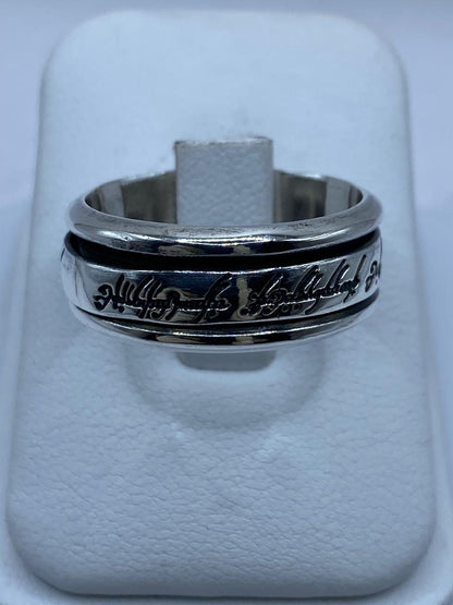 Anillo Spinner de Plata .925 con Inscripción Estilo Élfico, vista frontal