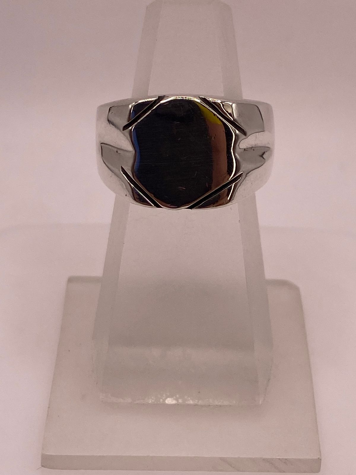Anillo Tipo Sello Geométrico en Plata .925, vista de detalle