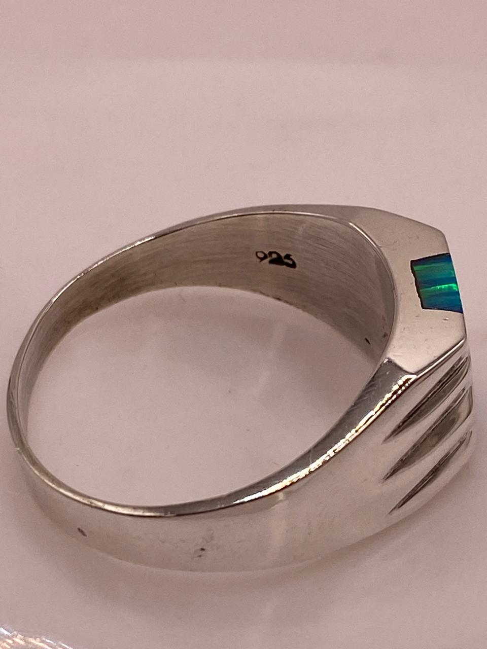 Anillo Tipo Sello con Ópalo de Fuego Azul‑verde en Plata .925, sello de autenticidad Plata Ley .925