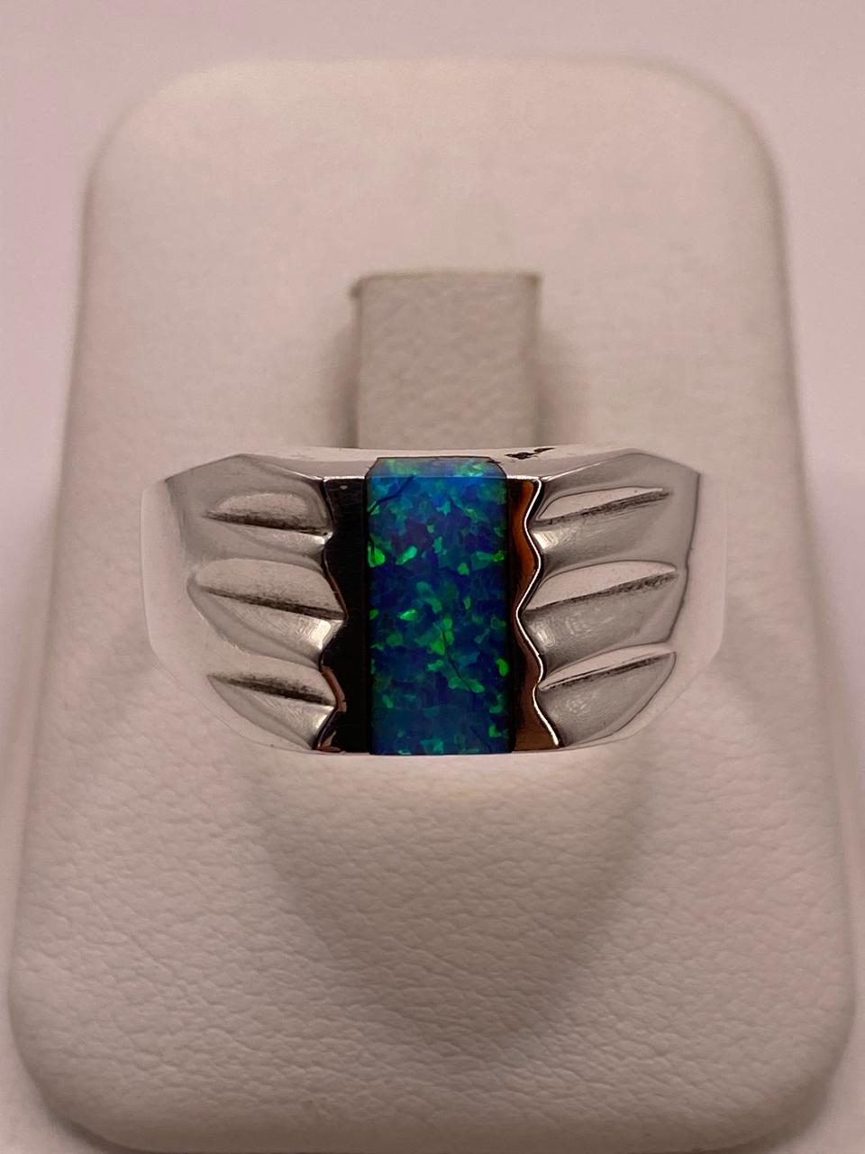 Anillo Tipo Sello con Ópalo de Fuego Azul‑verde en Plata .925, vista de detalle