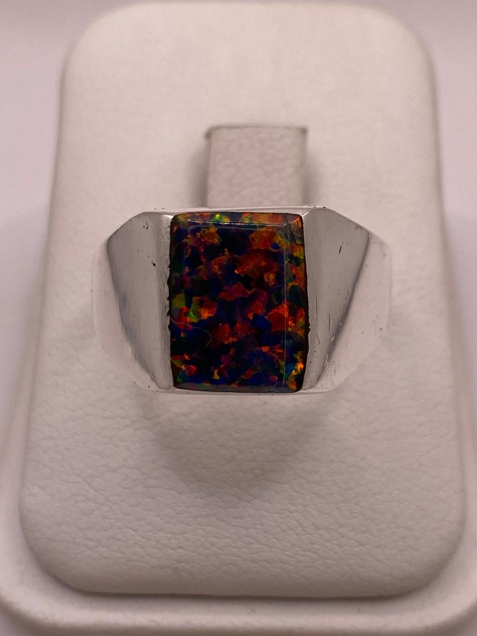 Anillo Tipo Sello con Ópalo de Fuego en Plata .925, vista de detalle