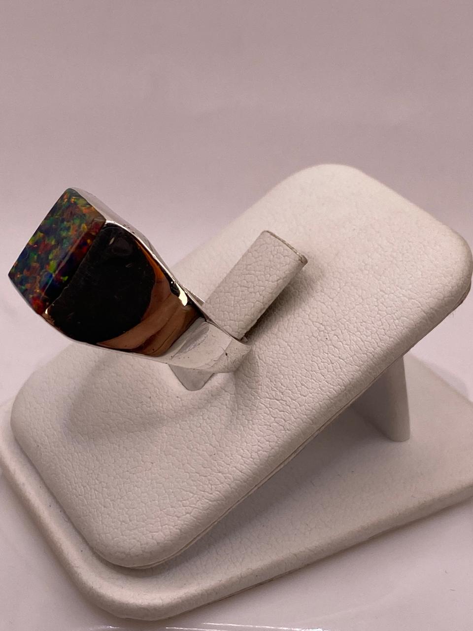 Anillo Tipo Sello con Ópalo de Fuego en Plata .925, vista lateral