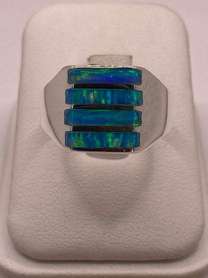 Anillo Tipo Sello con Ópalo de Fuego en Plata .925, vista de detalle
