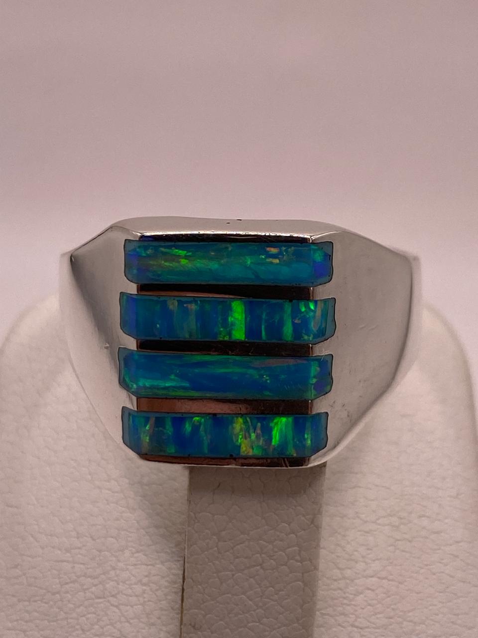 Anillo Tipo Sello con Ópalo de Fuego en Plata .925, vista superior