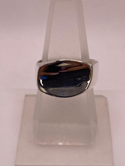 Anillo Tipo Sello Ovalado Liso en Plata .925, vista superior