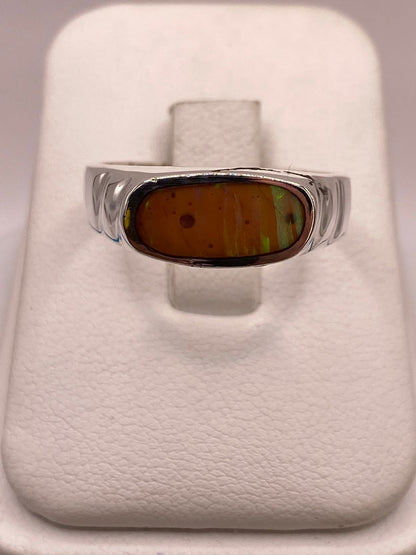 Anillo Tipo Sello de Plata Ley 925 con Ópalo de Fuego, vista de detalle