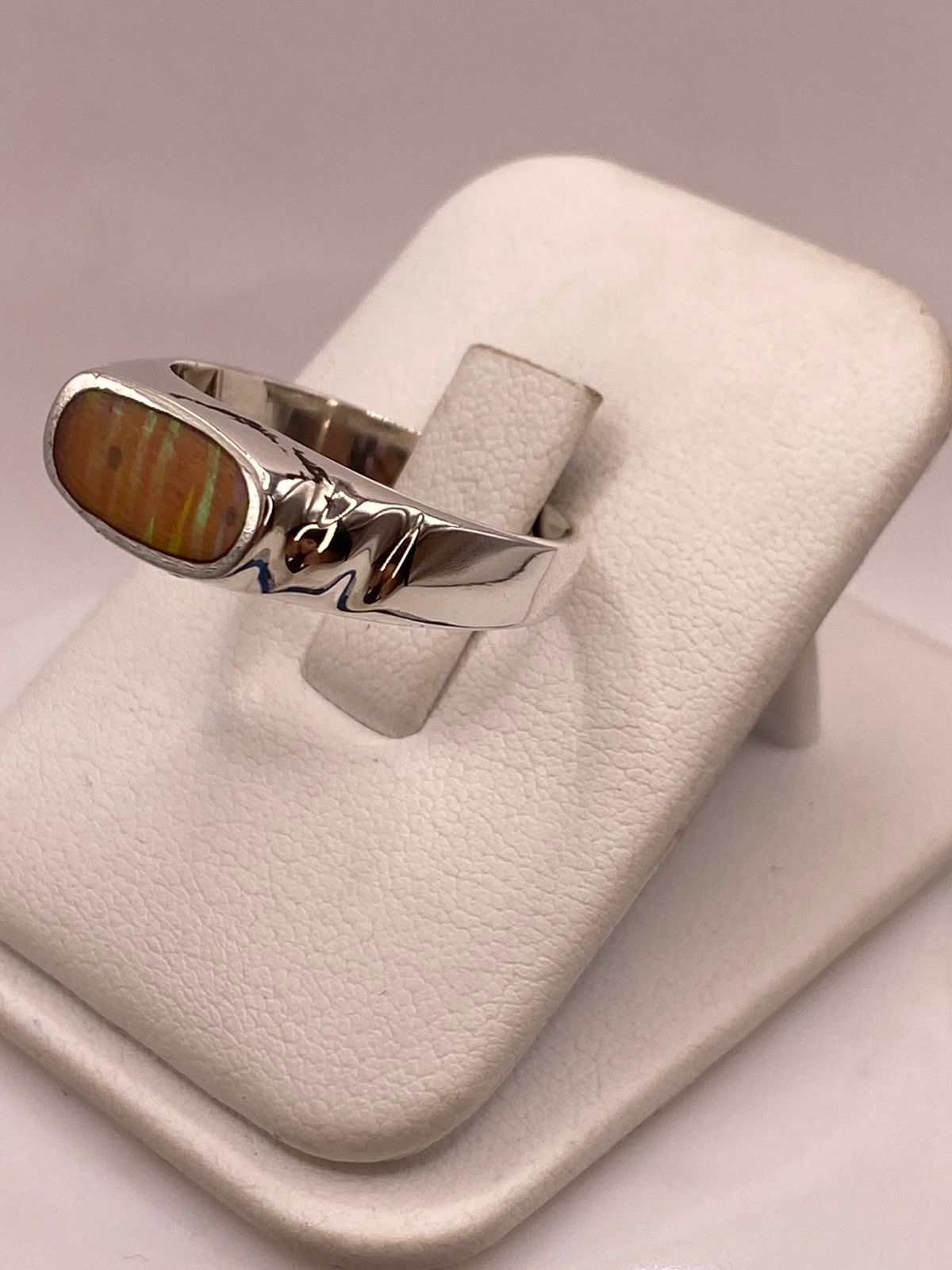 Anillo Tipo Sello de Plata Ley 925 con Ópalo de Fuego, vista frontal