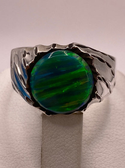 Anillo Tipo Sello Plata Ley 950 con Ópalo de Fuego, vista de detalle