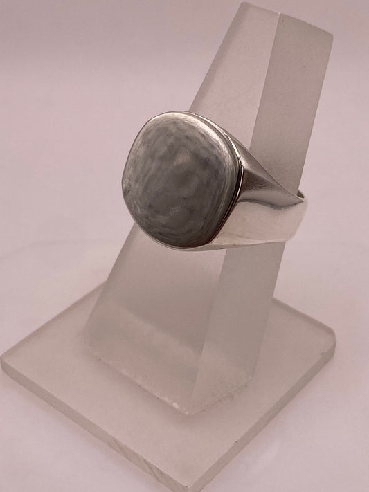 Anillo Tipo Sello Redondo en Plata .925 — ángulo diagonal