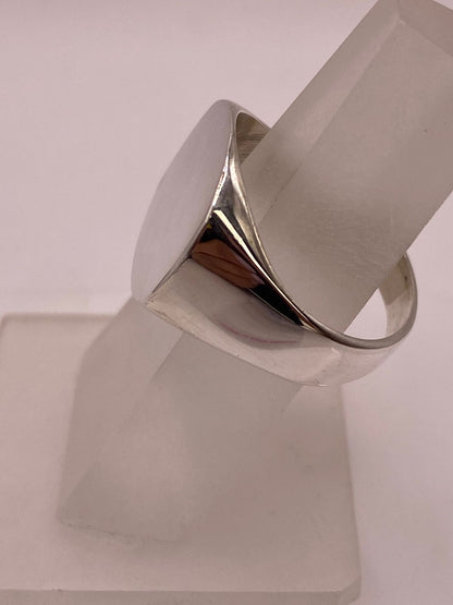 Anillo Tipo Sello Redondo en Plata .925, vista lateral