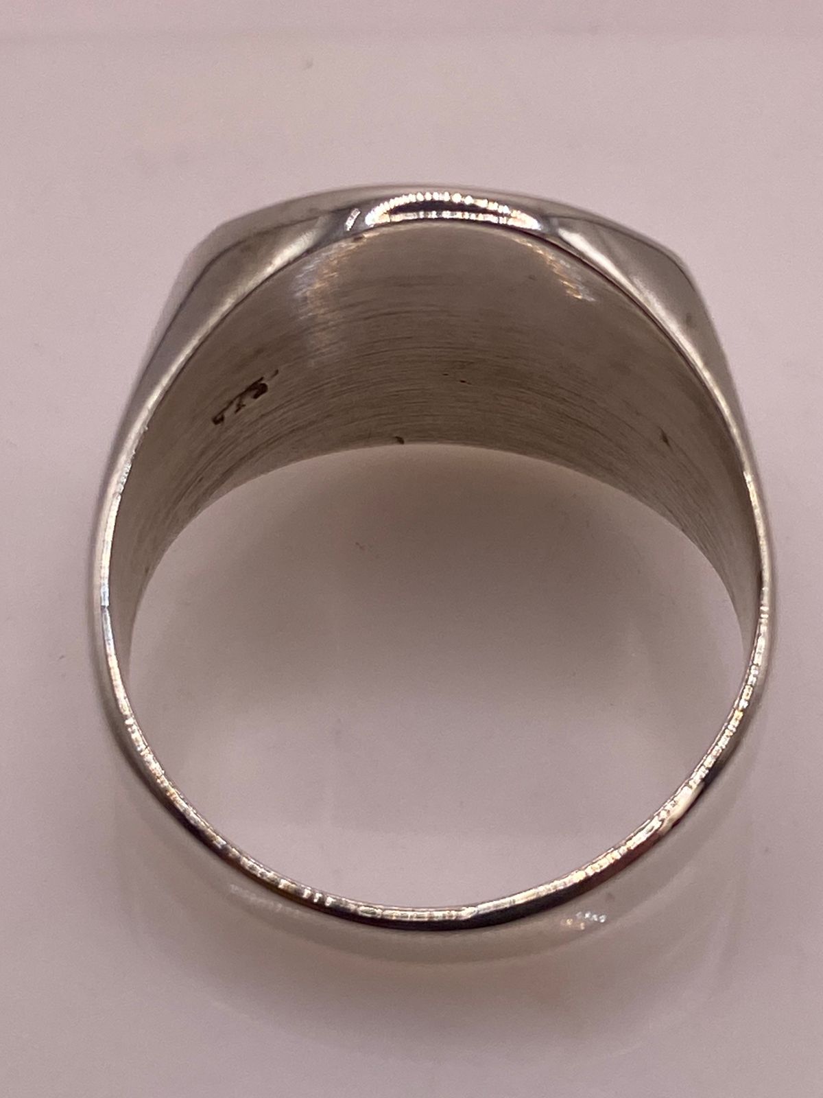 Anillo Tipo Sello Redondo en Plata .925, sello de autenticidad Plata Ley .925