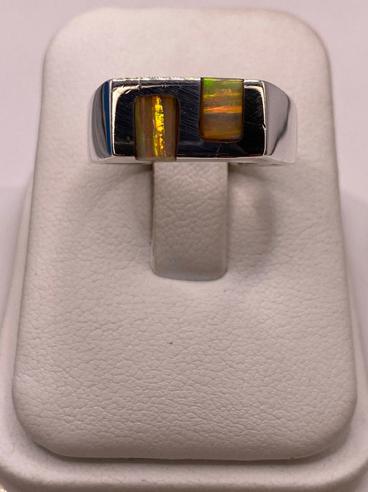 Anillo Tipo Sello en Plata Ley 925 con Ópalo de Fuego en báscula mostrando peso