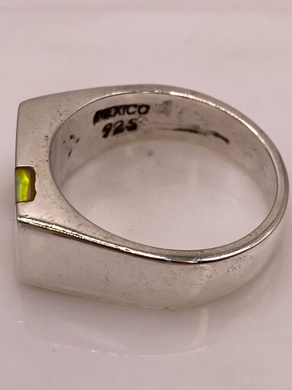 Anillo Tipo Sello en Plata Ley 925 con Ópalo de Fuego, sello de autenticidad Plata Ley .925