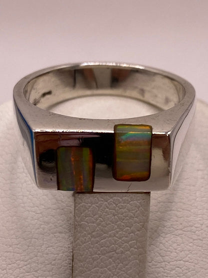 Anillo Tipo Sello en Plata Ley 925 con Ópalo de Fuego, vista superior