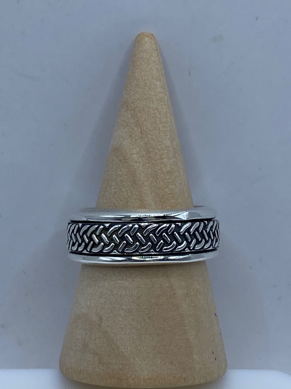 Anillo Trenzado de Plata 925 con Diseño Entrelazado, vista lateral