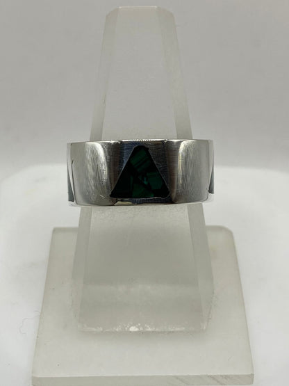 Anillo Triángulo en Plata .925 con Malaquita Natural, vista frontal