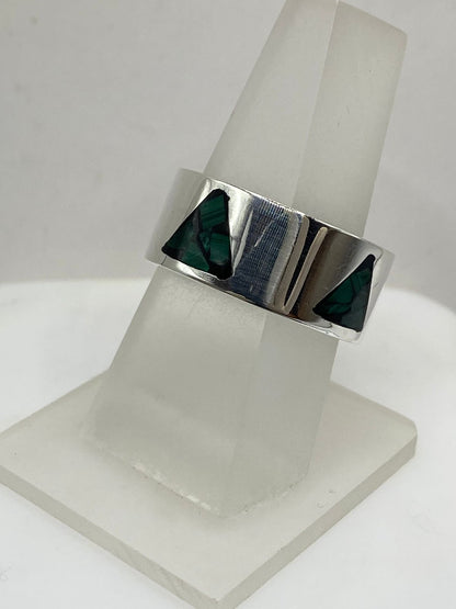 Anillo Triángulo en Plata .925 con Malaquita Natural, vista lateral