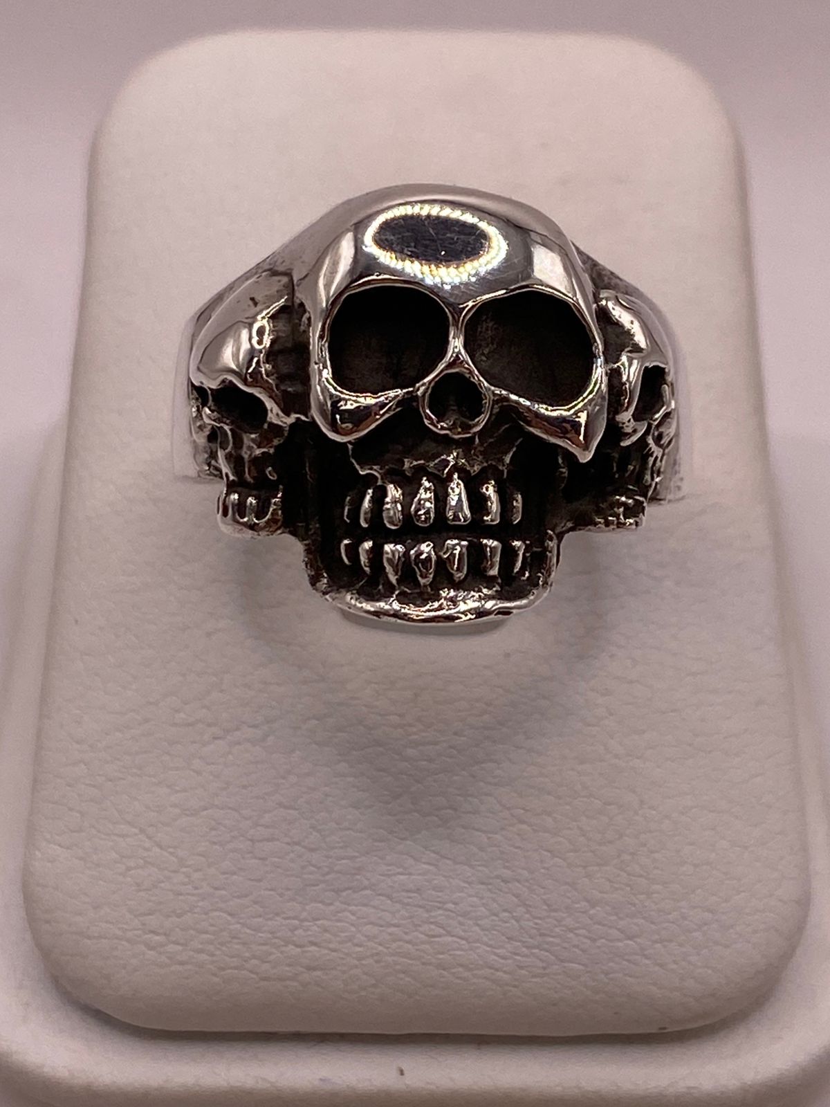 Anillo Triple Calavera de Plata Ley .925, vista frontal