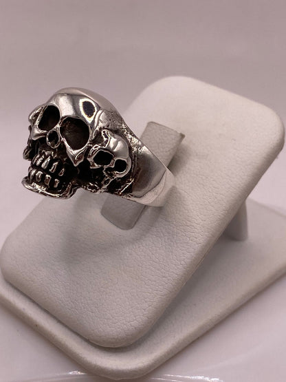 Anillo Triple Calavera de Plata Ley .925, vista lateral