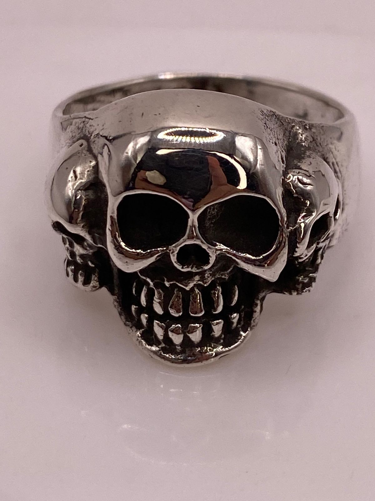 Anillo Triple Calavera de Plata Ley .925, sello de autenticidad Plata Ley .925