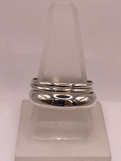 Anillo Triple Entrelazado de Argollas Lisas en Plata .925 en báscula mostrando peso