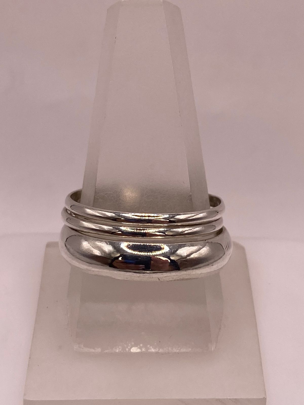 Anillo Triple Entrelazado de Argollas Lisas en Plata .925, vista de detalle