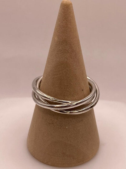 Anillo Triple Entrelazado “fin de Semana” en Plata .925 — ángulo diagonal