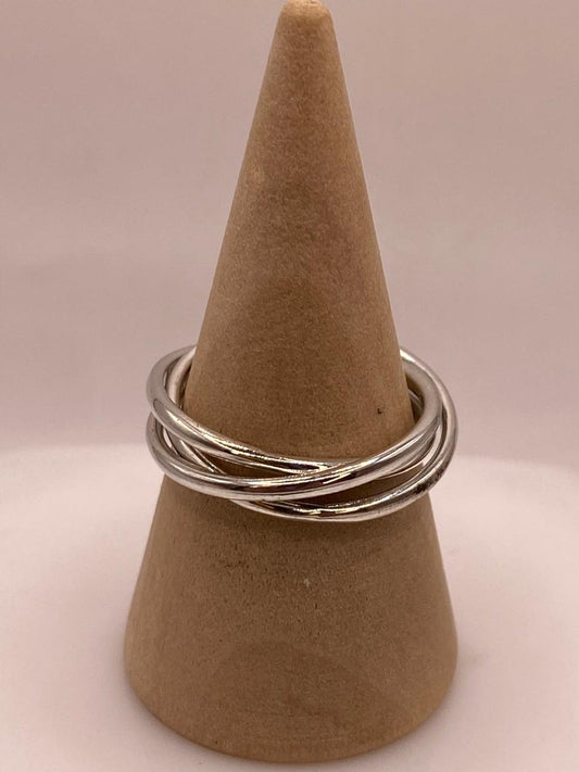 Anillo Triple Entrelazado “fin de Semana” en Plata .925 — ángulo diagonal