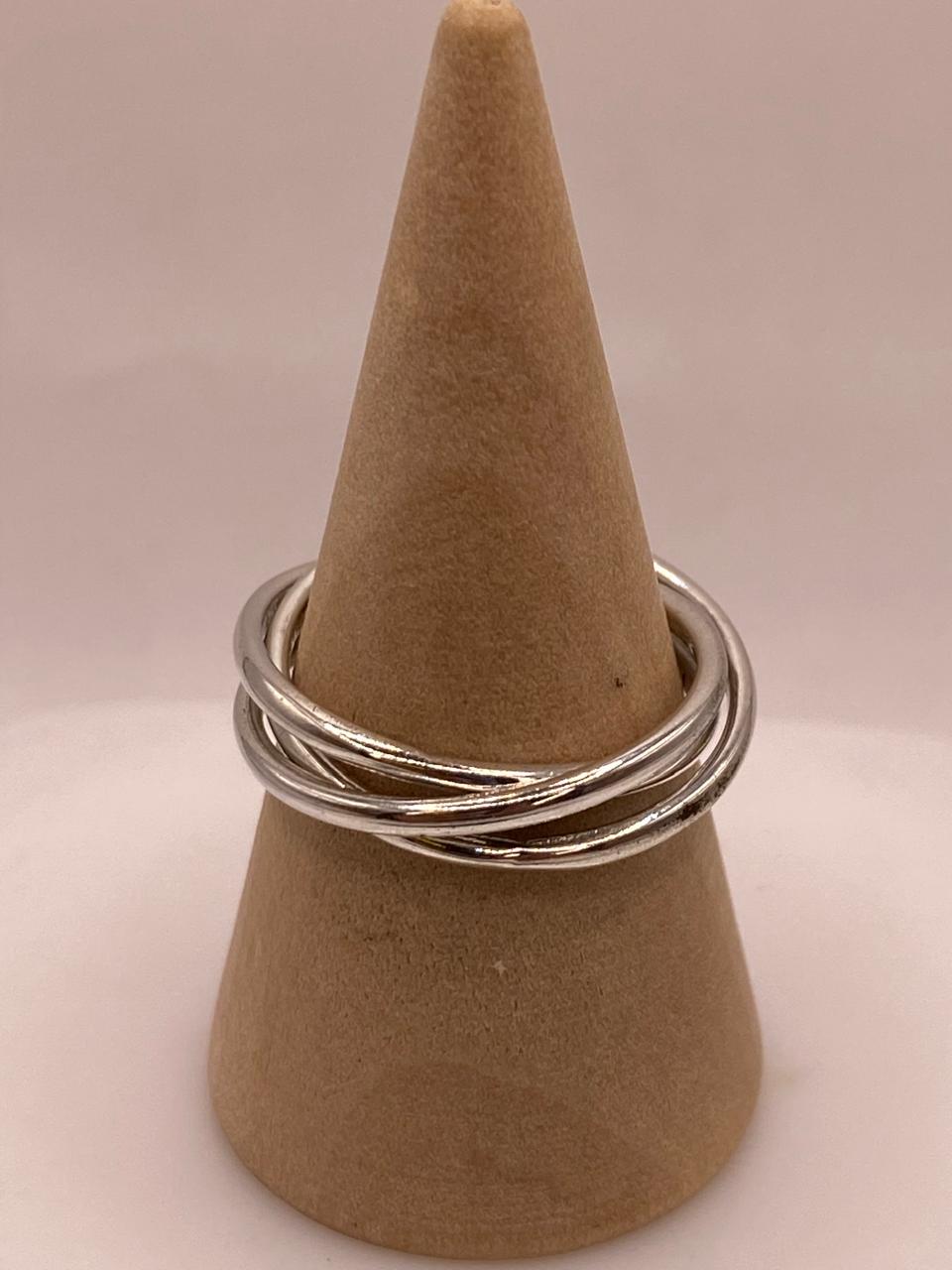 Anillo Triple Entrelazado “fin de Semana” en Plata .925, vista de detalle