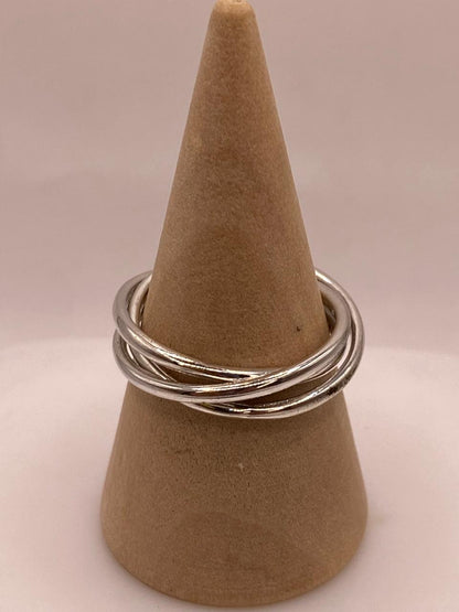 Anillo Triple Entrelazado “fin de Semana” en Plata .925, vista de detalle