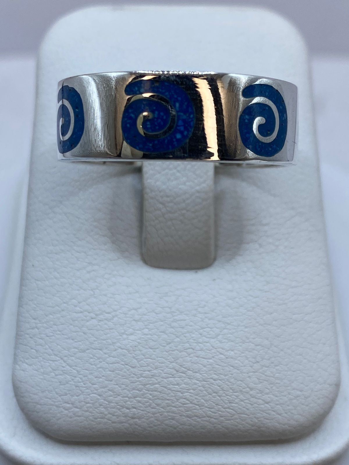 Anillo Turquesa con Espirales Caladas en Plata .925 — vista lateral