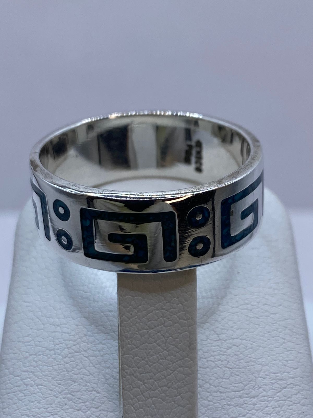 Anillo de Turquesa con Greca y Detalles Circulares en Plata .925, sello de autenticidad Plata Ley .925