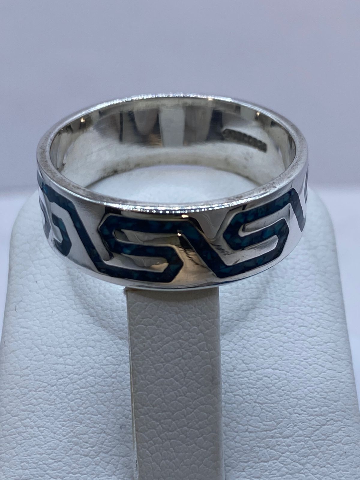 Anillo de Turquesa con Greca Geométrica en Plata .925, sello de autenticidad Plata Ley .925