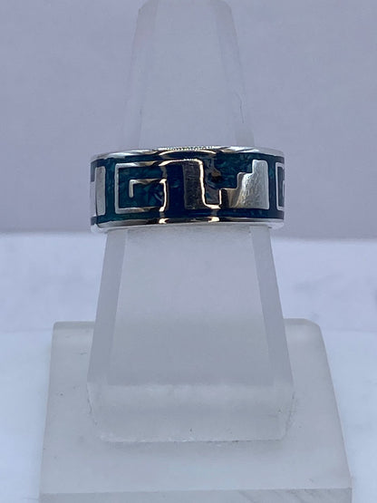 Anillo de Turquesa en Plata .925 – Greca Clásica con Fuerza Contemporánea — vista lateral