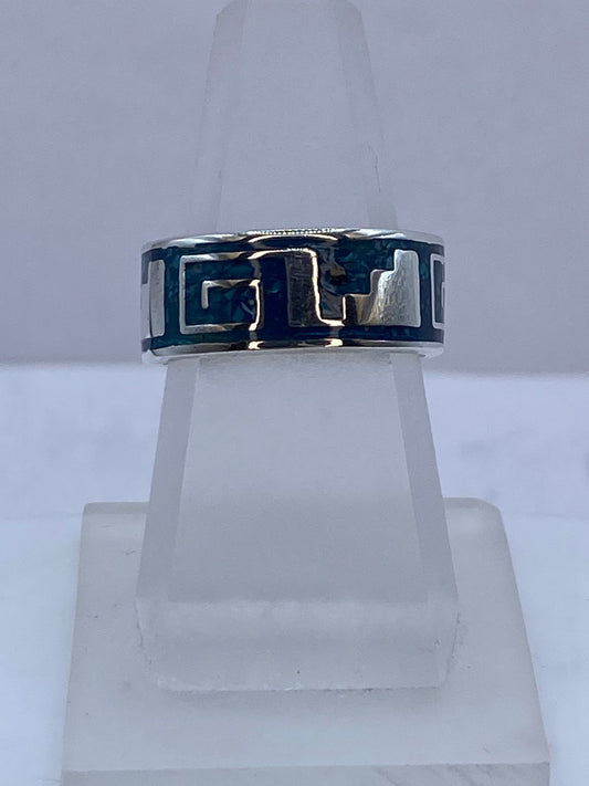 Anillo de Turquesa en Plata .925 – Greca Clásica con Fuerza Contemporánea — vista lateral